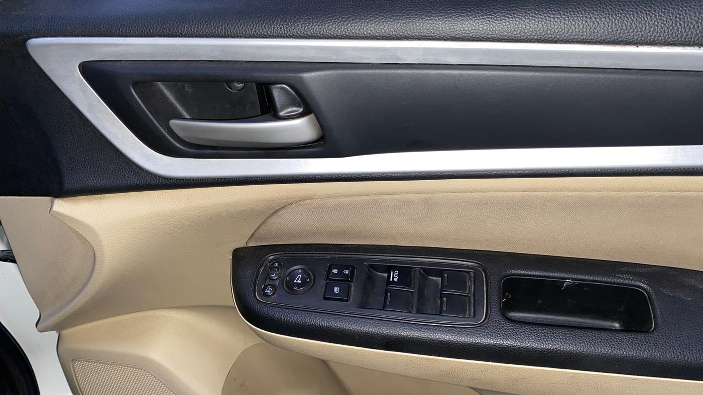 2022 Honda Amaze 1.2L I-VTEC VX CVT, Petrol, Automatic, 53,189 km, Driver Side Door Panels Control