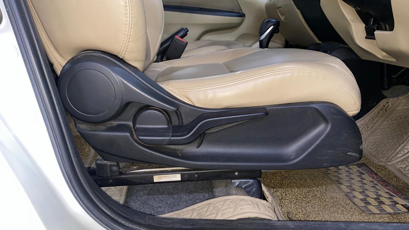 2022 Honda Amaze 1.2L I-VTEC VX CVT, Petrol, Automatic, 53,189 km, Driver Side Adjustment Panel