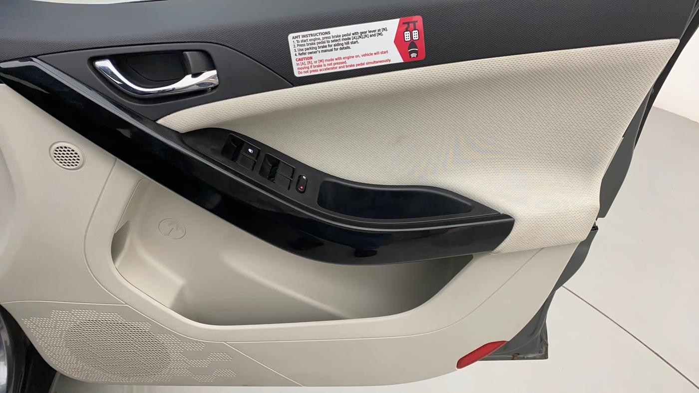 2022 Tata NEXON XZA PLUS PETROL, Petrol, Automatic, 31,940 km, Driver Side Door Panels Control