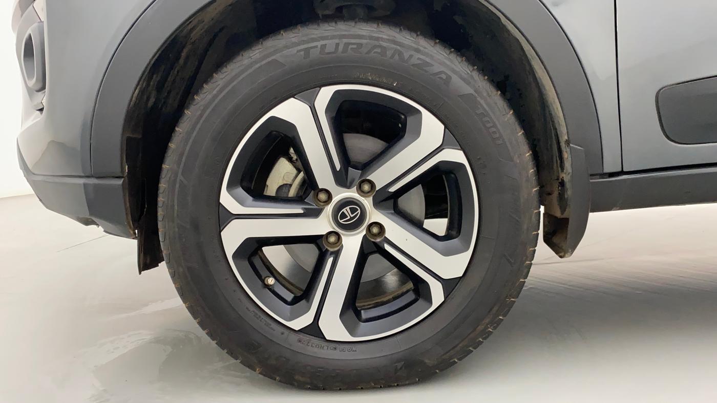 2022 Tata NEXON XZA PLUS PETROL, Petrol, Automatic, 31,940 km, Left Front Wheel