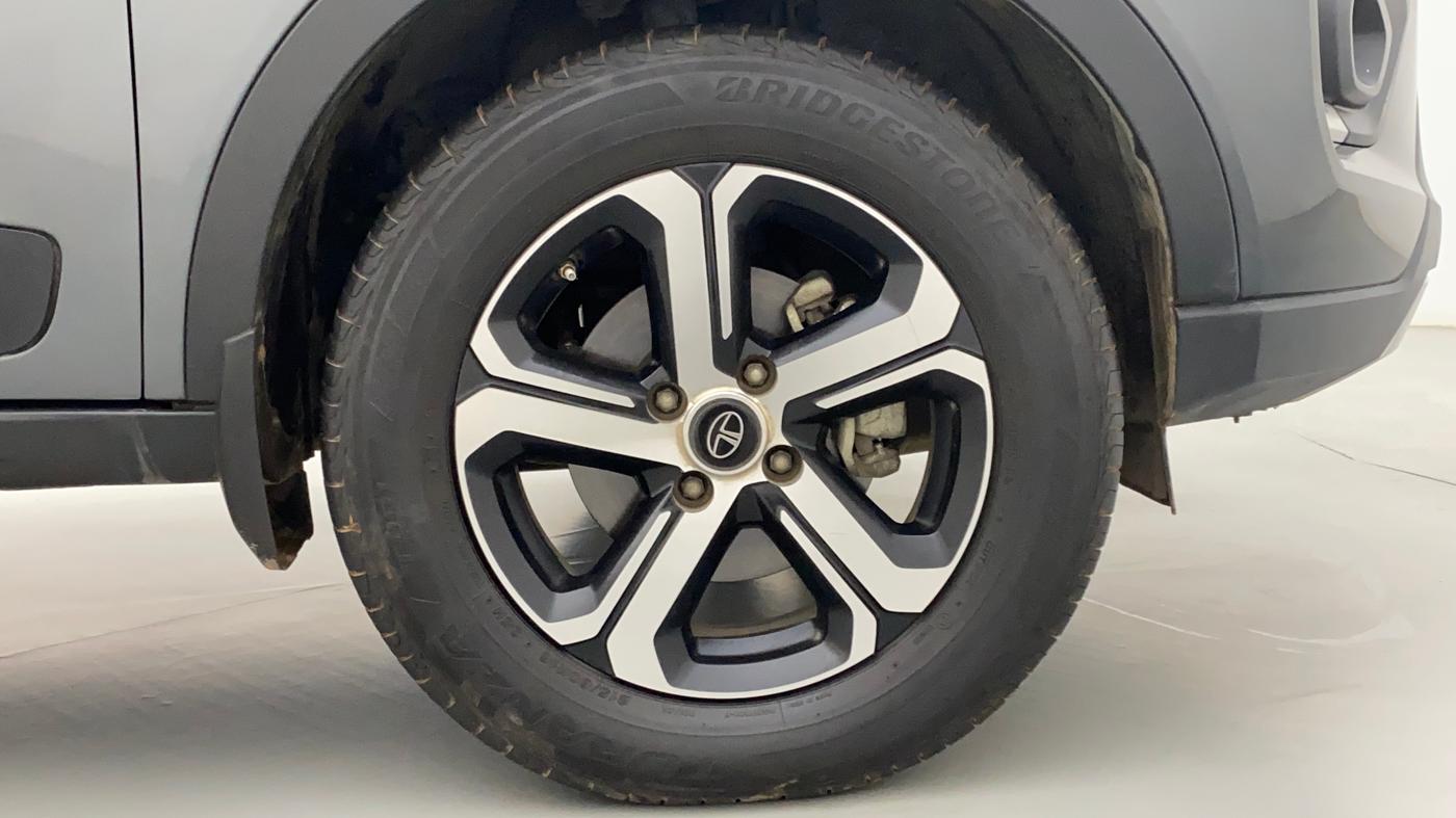 2022 Tata NEXON XZA PLUS PETROL, Petrol, Automatic, 31,940 km, Right Front Wheel