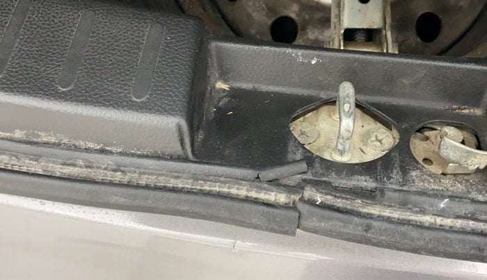 2017 Maruti Wagon R 1.0 LXI CNG, CNG, Manual, 55,367 km, Dicky (Boot door) - Weather strip has minor damage