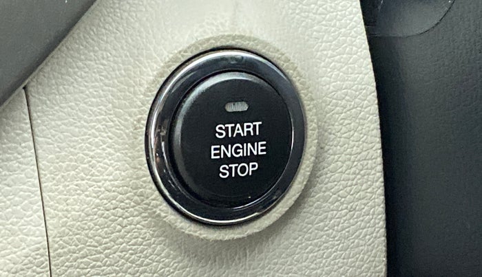 2019 Mahindra XUV300 W8 (O) DIESEL  AT, Diesel, Automatic, 54,795 km, Keyless Start/ Stop Button