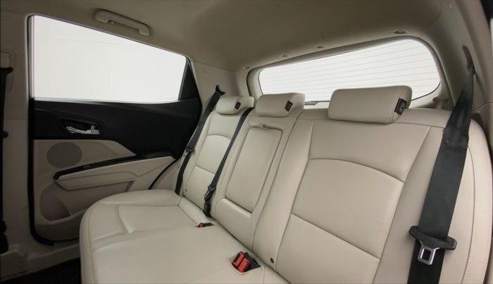 2019 Mahindra XUV300 W8 (O) DIESEL  AT, Diesel, Automatic, 54,795 km, Right Side Rear Door Cabin