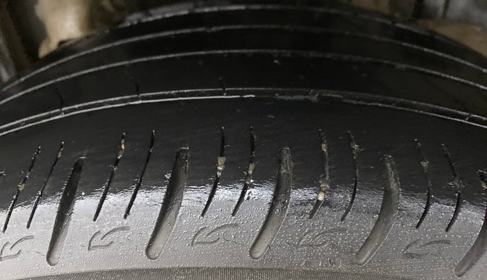 2019 Mahindra XUV300 W8 (O) DIESEL  AT, Diesel, Automatic, 54,795 km, Left Rear Tyre Tread