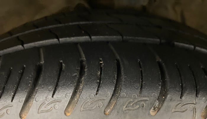 2017 Hyundai Verna 1.6 VTVT SX AT, Petrol, Automatic, 57,506 km, Right Front Tyre Tread