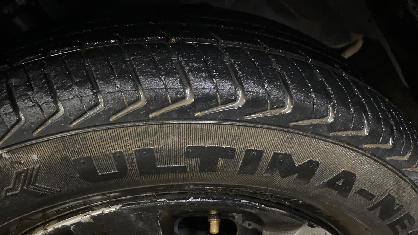 2018 Datsun Redi Go GOLD LIMITED EDITION, CNG, Manual, 60,214 km, Left Front Tyre Tread