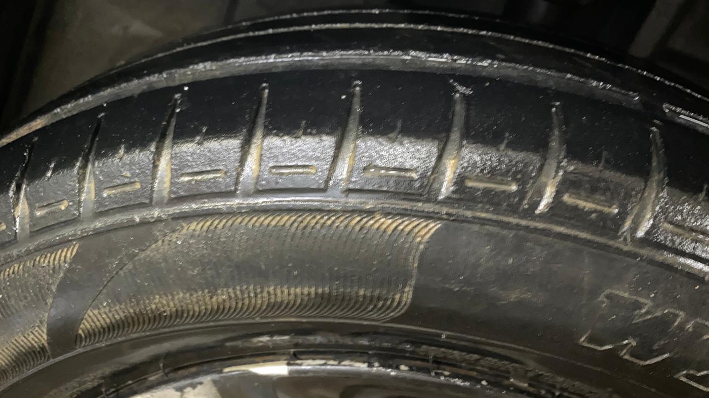 2018 Datsun Redi Go GOLD LIMITED EDITION, CNG, Manual, 60,214 km, Right Front Tyre Tread