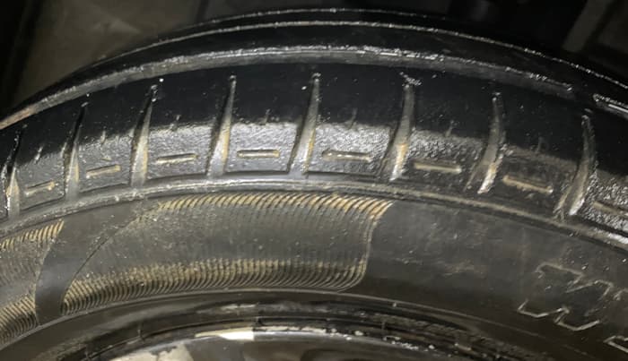 2018 Datsun Redi Go GOLD LIMITED EDITION, CNG, Manual, 60,114 km, Right Front Tyre Tread