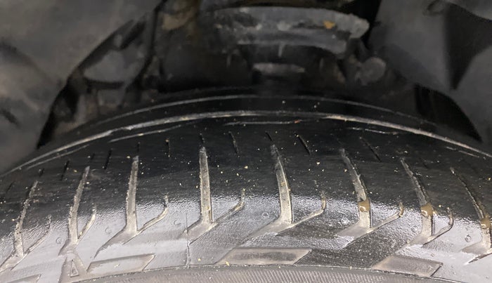 2019 Mahindra XUV300 W8 (O) 1.2 PETROL, Petrol, Manual, 53,609 km, Left Front Tyre Tread