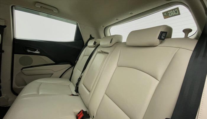 2019 Mahindra XUV300 W8 (O) 1.2 PETROL, Petrol, Manual, 53,609 km, Right Side Rear Door Cabin