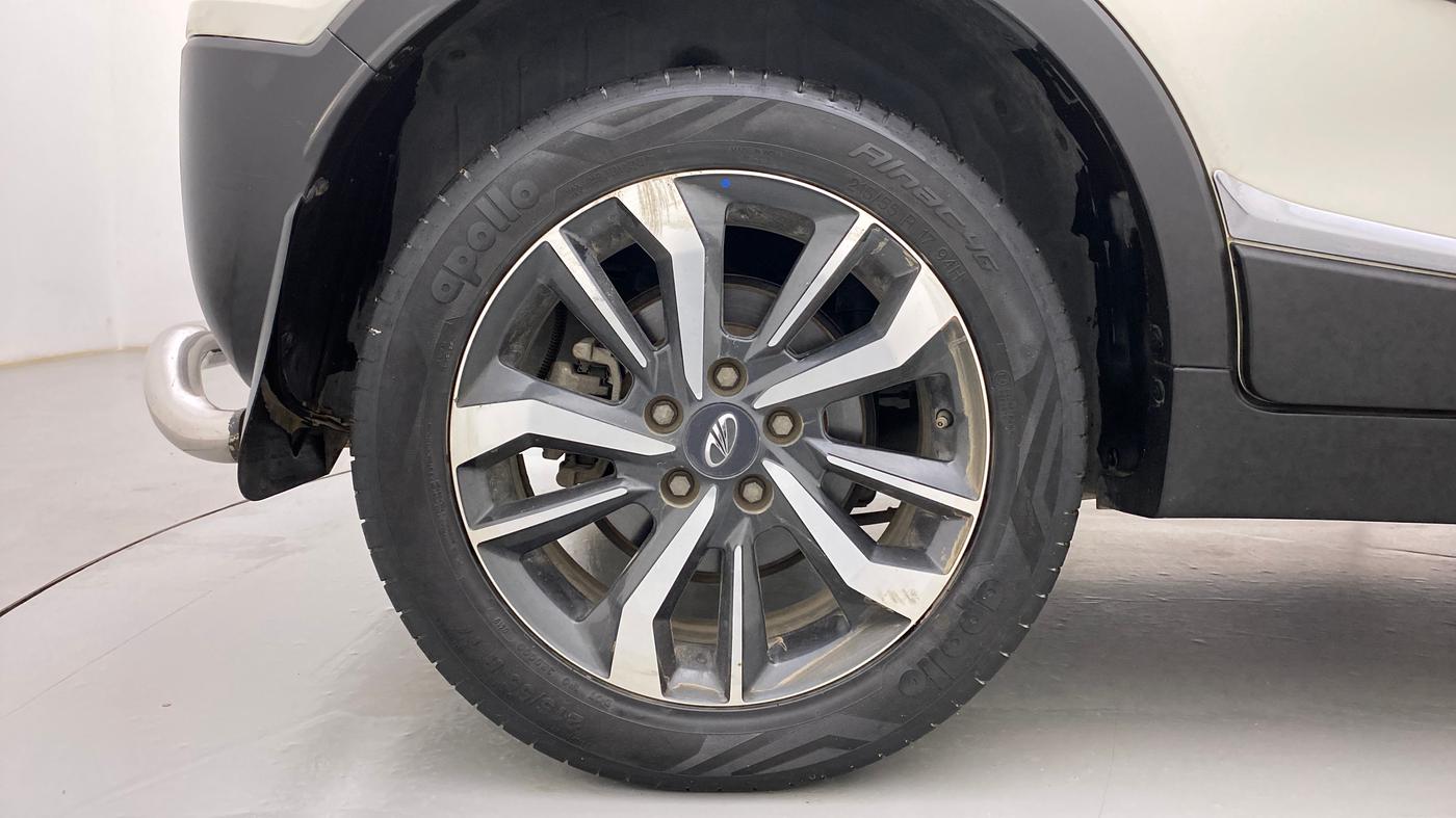 2019 Mahindra XUV300 W8 (O) 1.2 PETROL, Petrol, Manual, 53,609 km, Right Rear Wheel