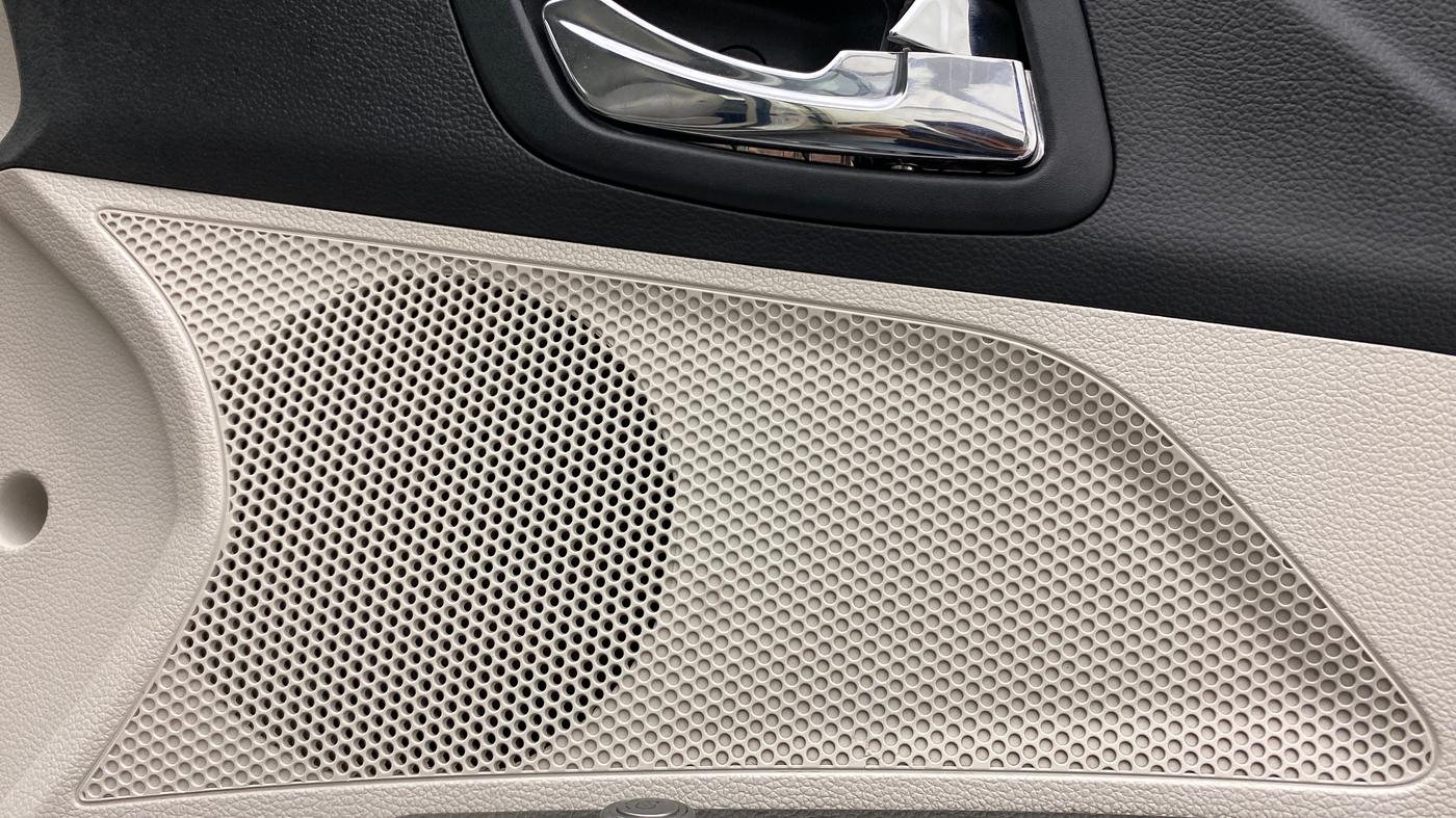 2019 Mahindra XUV300 W8 (O) 1.2 PETROL, Petrol, Manual, 53,609 km, Speaker