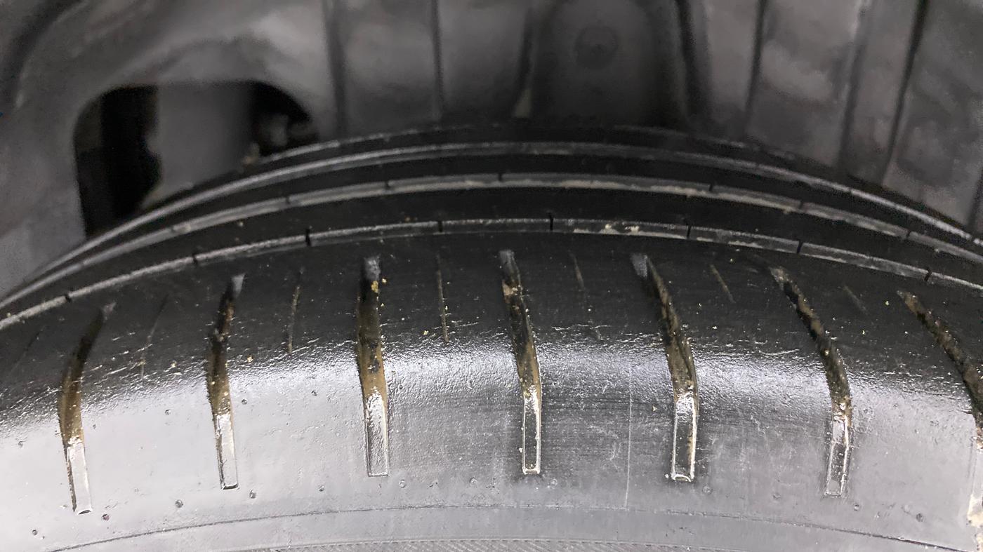 2019 Mahindra XUV300 W8 (O) 1.2 PETROL, Petrol, Manual, 53,609 km, Left Rear Tyre Tread