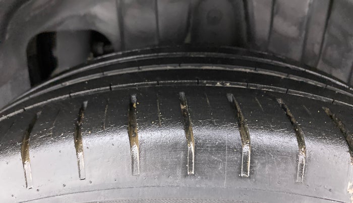 2019 Mahindra XUV300 W8 (O) 1.2 PETROL, Petrol, Manual, 53,609 km, Left Rear Tyre Tread