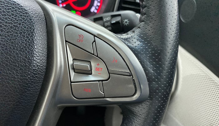 2019 Mahindra XUV300 W8 (O) 1.2 PETROL, Petrol, Manual, 53,609 km, Adaptive Cruise Control