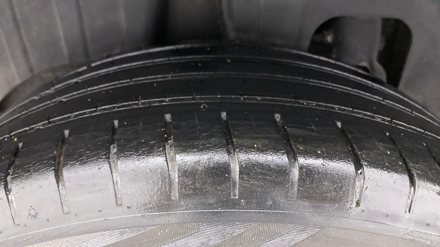 2019 Mahindra XUV300 W8 (O) 1.2 PETROL, Petrol, Manual, 53,609 km, Right Rear Tyre Tread
