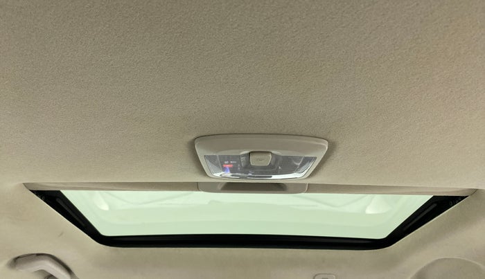 2019 Mahindra XUV300 W8 (O) 1.2 PETROL, Petrol, Manual, 53,609 km, Moonroof/ Sunroof