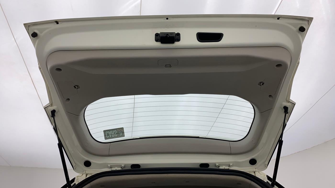 2019 Mahindra XUV300 W8 (O) 1.2 PETROL, Petrol, Manual, 53,609 km, Boot Door Open