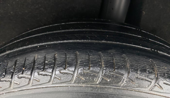 2017 Maruti Baleno DELTA PETROL 1.2, Petrol, Manual, 73,811 km, Left Rear Tyre Tread