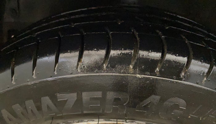 2016 Hyundai Eon ERA +, Petrol, Manual, 61,839 km, Left Front Tyre Tread