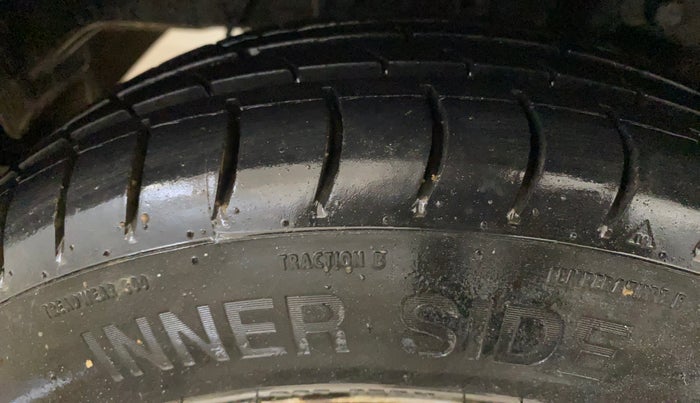 2016 Hyundai Eon ERA +, Petrol, Manual, 61,839 km, Right Rear Tyre Tread