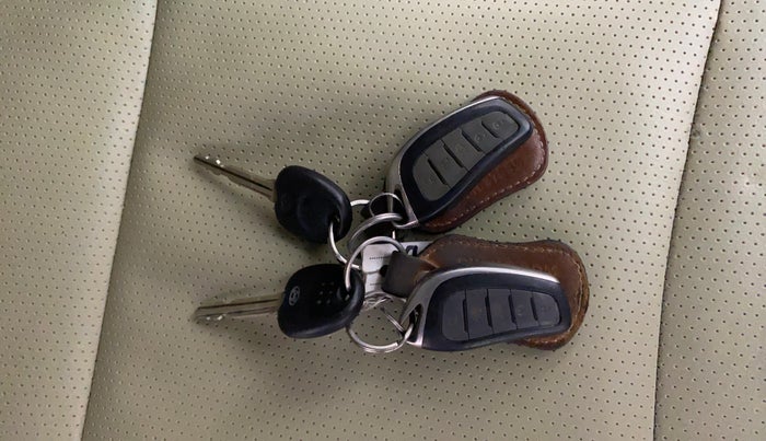 2016 Hyundai Eon ERA +, Petrol, Manual, 61,839 km, Key Close Up