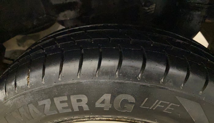 2016 Hyundai Eon ERA +, Petrol, Manual, 61,839 km, Left Rear Tyre Tread