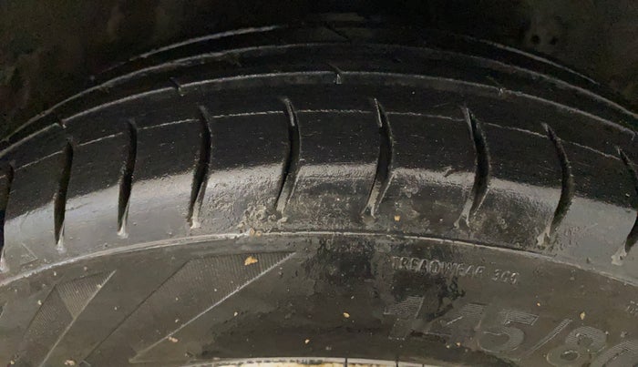 2016 Hyundai Eon ERA +, Petrol, Manual, 61,839 km, Right Front Tyre Tread