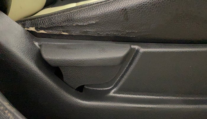 2016 Hyundai Eon ERA +, Petrol, Manual, 61,839 km, Driver Side Adjustment Panel