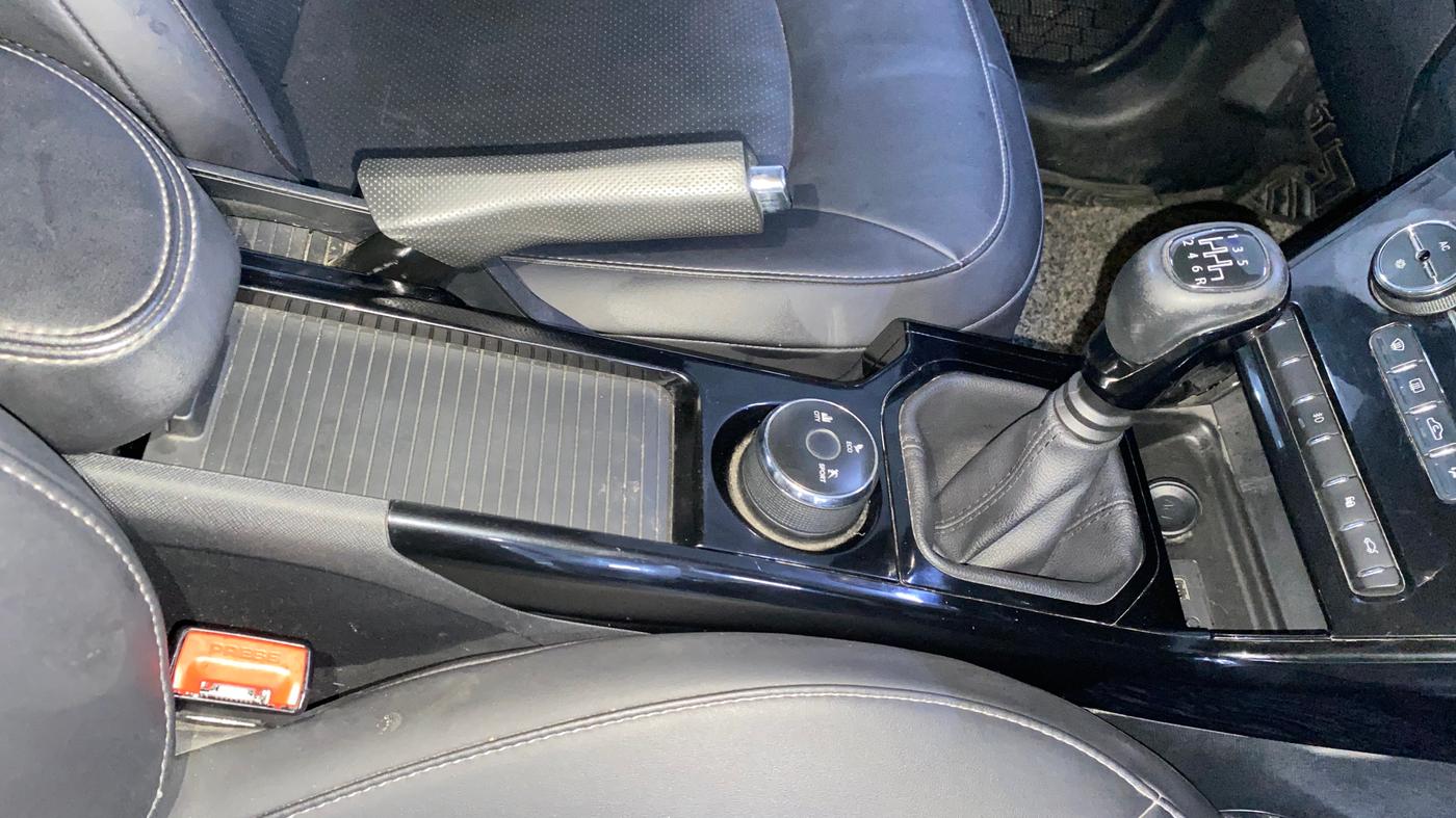 2023 Tata NEXON XZ PLUS PETROL SUNROOF DARK EDITION, Petrol, Manual, 93,667 km, Gear Lever