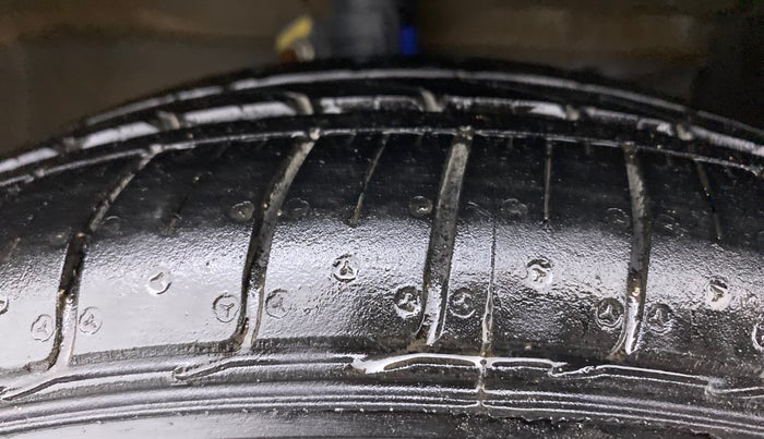 2022 Maruti Ciaz DELTA 1.5 SHVS MT PETROL, Petrol, Manual, 16,149 km, Right Front Tyre Tread