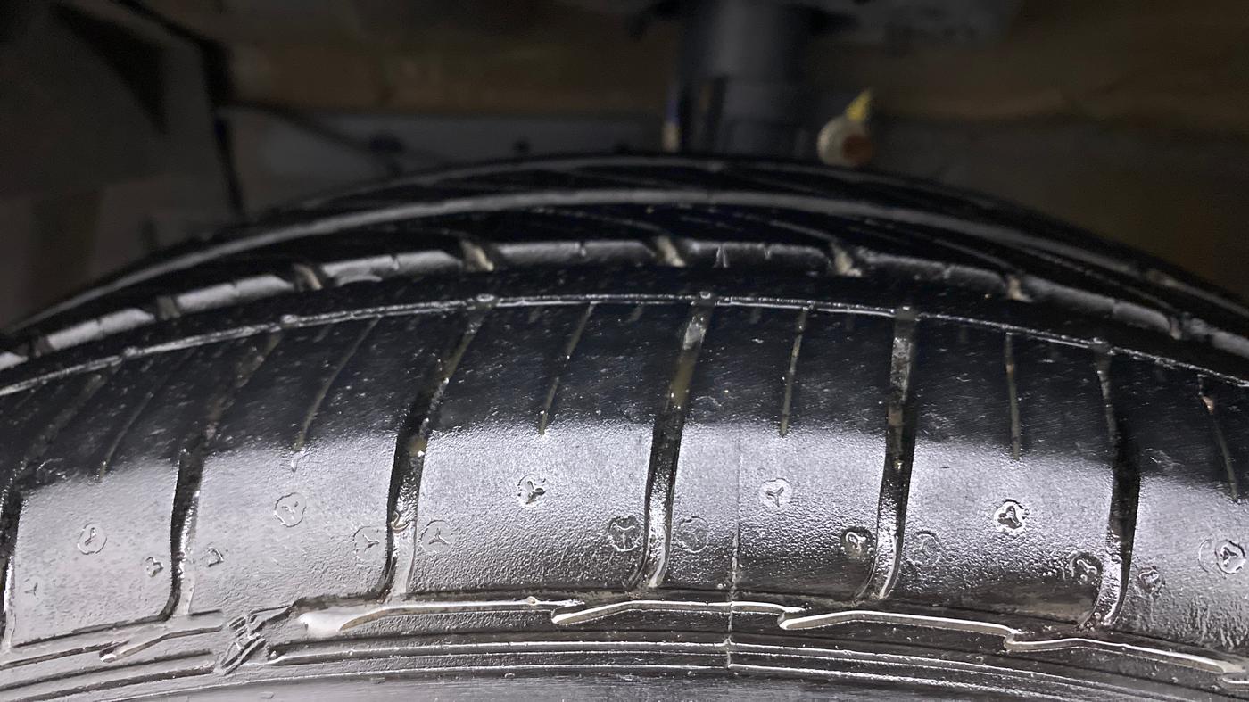 2022 Maruti Ciaz DELTA 1.5 SHVS MT PETROL, Petrol, Manual, 16,149 km, Left Front Tyre Tread