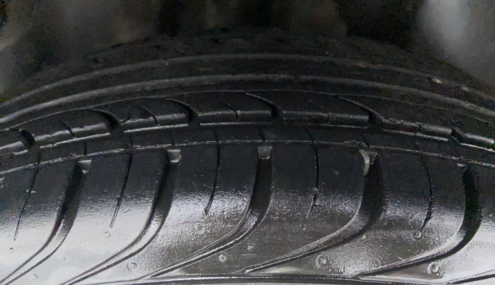 2011 Volkswagen Polo TRENDLINE 1.2L PETROL, Petrol, Manual, 82,833 km, Right Rear Tyre Tread