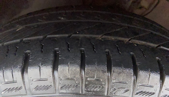 2011 Volkswagen Polo TRENDLINE 1.2L PETROL, Petrol, Manual, 82,833 km, Left Front Tyre Tread
