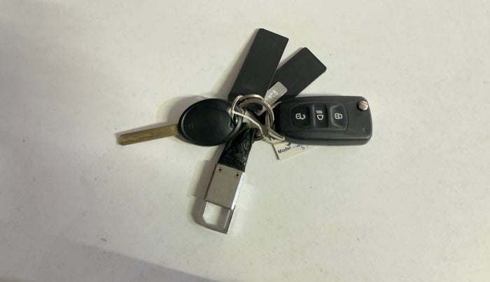 2022 Tata NEXON XM PETROL, Petrol, Manual, 27,608 km, Key Close Up