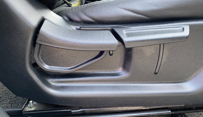 2019 Hyundai VENUE SX PLUS 1.0 TURBO DCT, Petrol, Automatic, 60,567 km, Driver Side Adjustment Panel