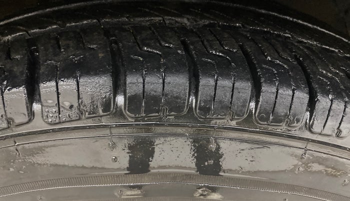 2018 Maruti Swift VDI AMT, Diesel, Automatic, 79,052 km, Right Front Tyre Tread