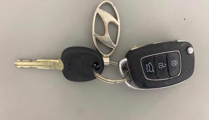 2021 Hyundai VENUE S 1.0 TURBO IMT, Petrol, Manual, 35,525 km, Key Close Up