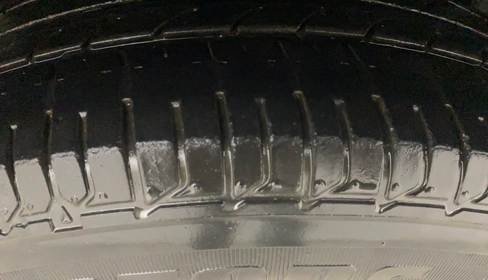 2012 Skoda Rapid ELEGANCE 1.6 TDI CR MT, Diesel, Manual, 99,273 km, Left Rear Tyre Tread