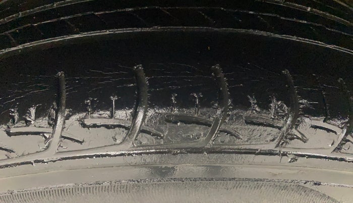 2012 Skoda Rapid ELEGANCE 1.6 TDI CR MT, Diesel, Manual, 99,273 km, Right Rear Tyre Tread