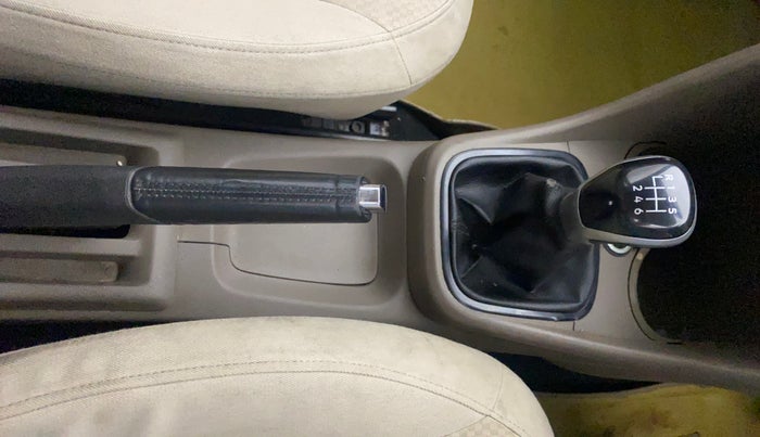 2012 Skoda Rapid ELEGANCE 1.6 TDI CR MT, Diesel, Manual, 99,273 km, Gear Lever