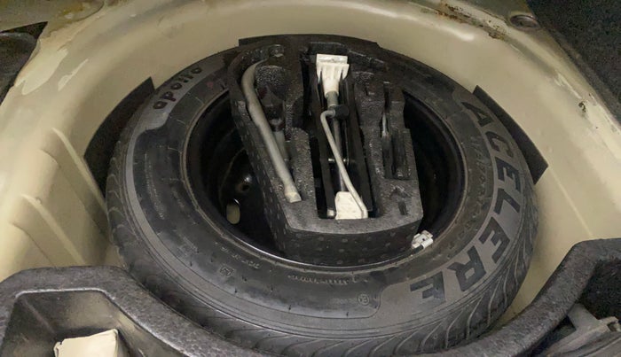 2012 Skoda Rapid ELEGANCE 1.6 TDI CR MT, Diesel, Manual, 99,273 km, Spare Tyre