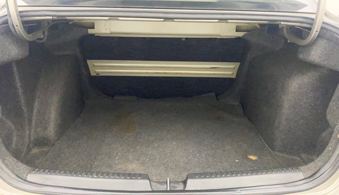 2012 Skoda Rapid ELEGANCE 1.6 TDI CR MT, Diesel, Manual, 99,273 km, Boot Inside