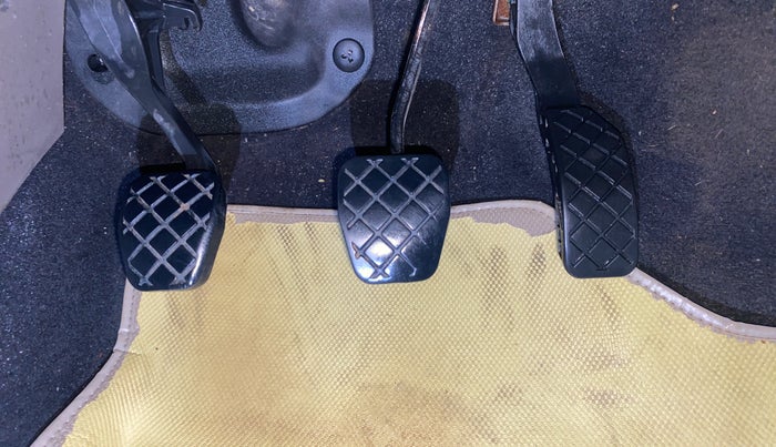 2012 Skoda Rapid ELEGANCE 1.6 TDI CR MT, Diesel, Manual, 99,273 km, Pedals