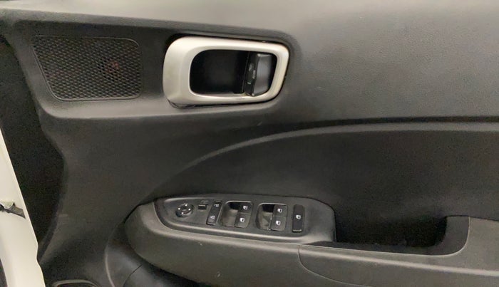 2021 Hyundai VENUE S 1.0 TURBO IMT, Petrol, Manual, 72,545 km, Driver Side Door Panels Control