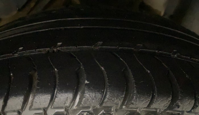 2016 Ford Figo Aspire TITANIUM 1.2 PETROL, Petrol, Manual, 36,486 km, Left Rear Tyre Tread