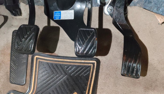 2015 Maruti Ciaz ZXI, Petrol, Manual, 1,09,702 km, Pedals