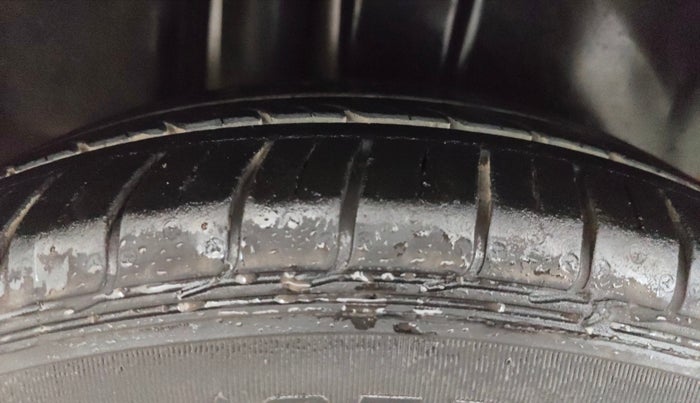 2015 Maruti Ciaz ZXI, Petrol, Manual, 1,09,702 km, Right Rear Tyre Tread