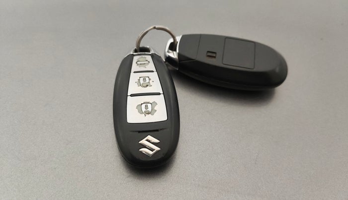 2015 Maruti Ciaz ZXI, Petrol, Manual, 1,09,702 km, Key Close Up